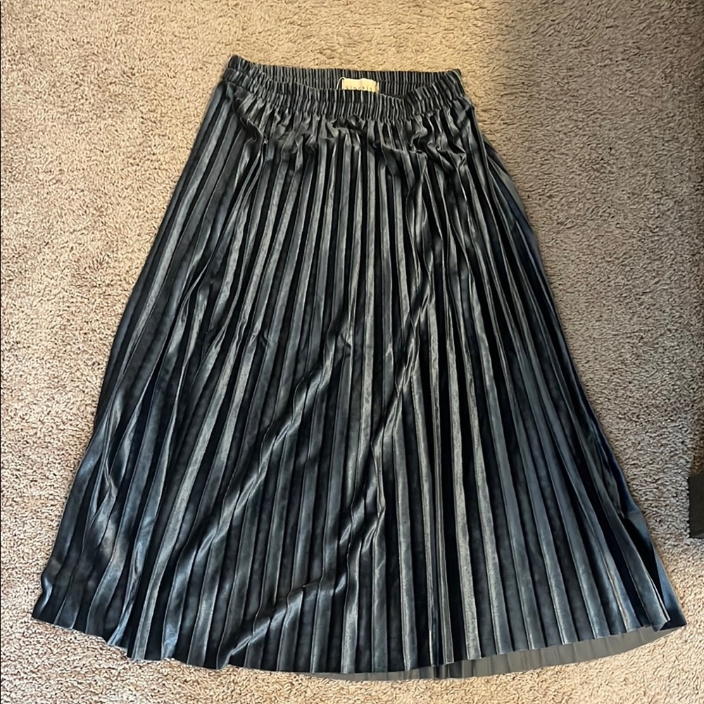 Elegant Black Pleated Skirt
